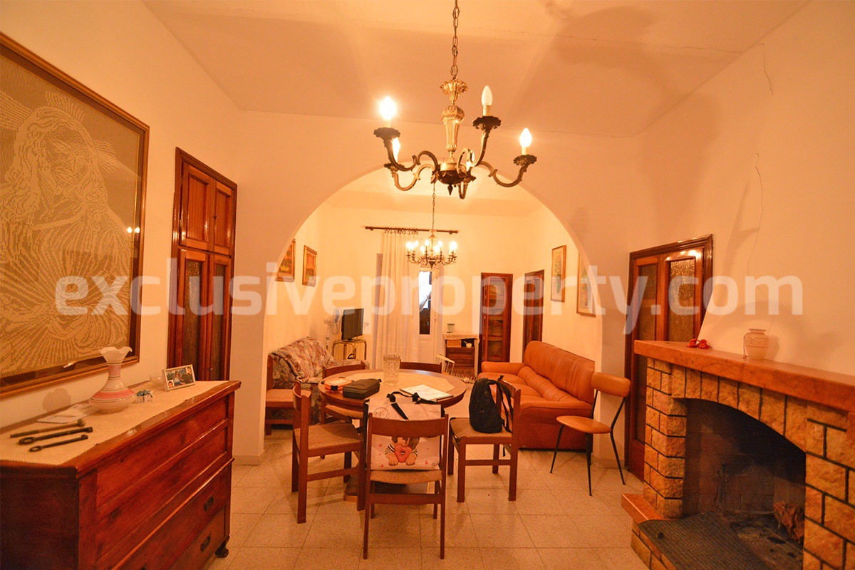 Italian Property with Private Garden For Sale in Abruzzo - Tufillo