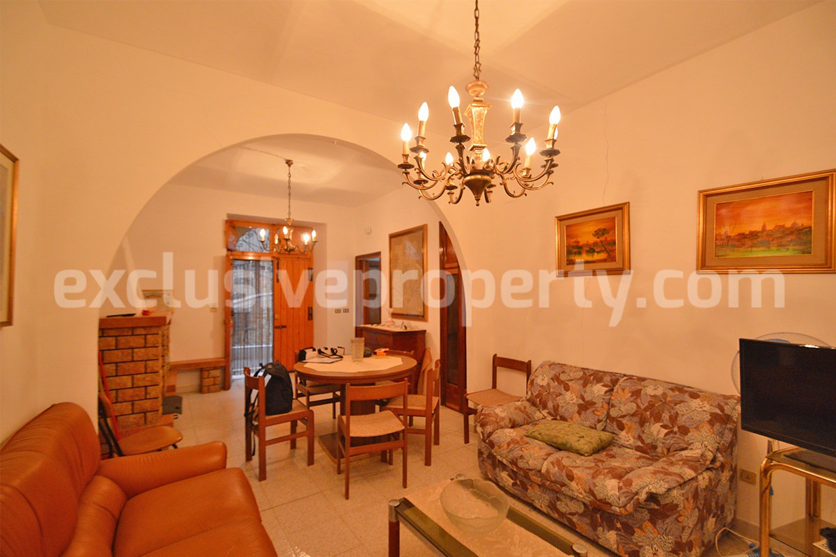 Italian Property with Private Garden For Sale in Abruzzo - Tufillo