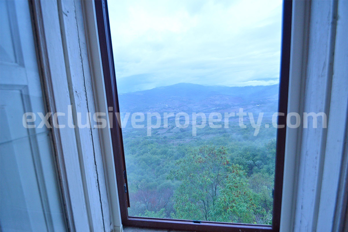 Italian Property with Private Garden For Sale in Abruzzo - Tufillo