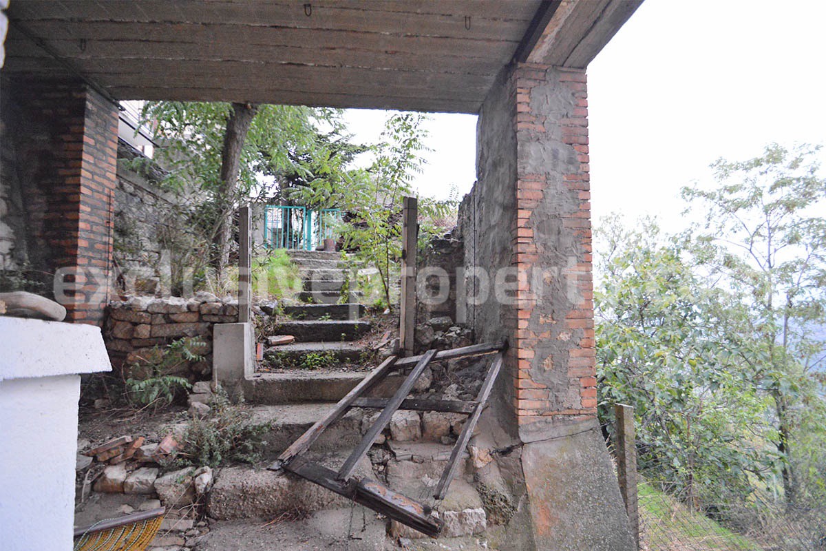 Italian Property with Private Garden For Sale in Abruzzo - Tufillo