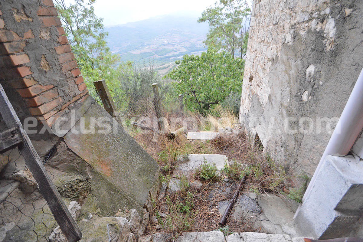 Italian Property with Private Garden For Sale in Abruzzo - Tufillo