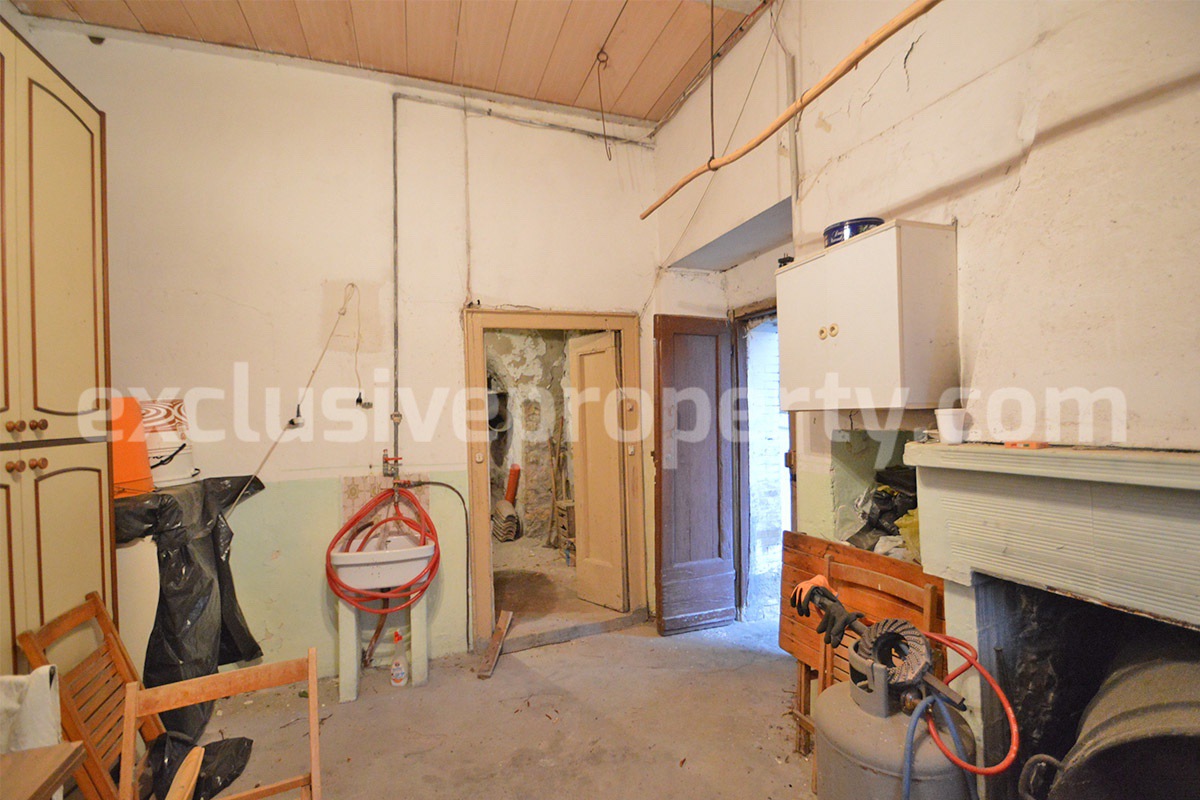 Italian Property with Private Garden For Sale in Abruzzo - Tufillo