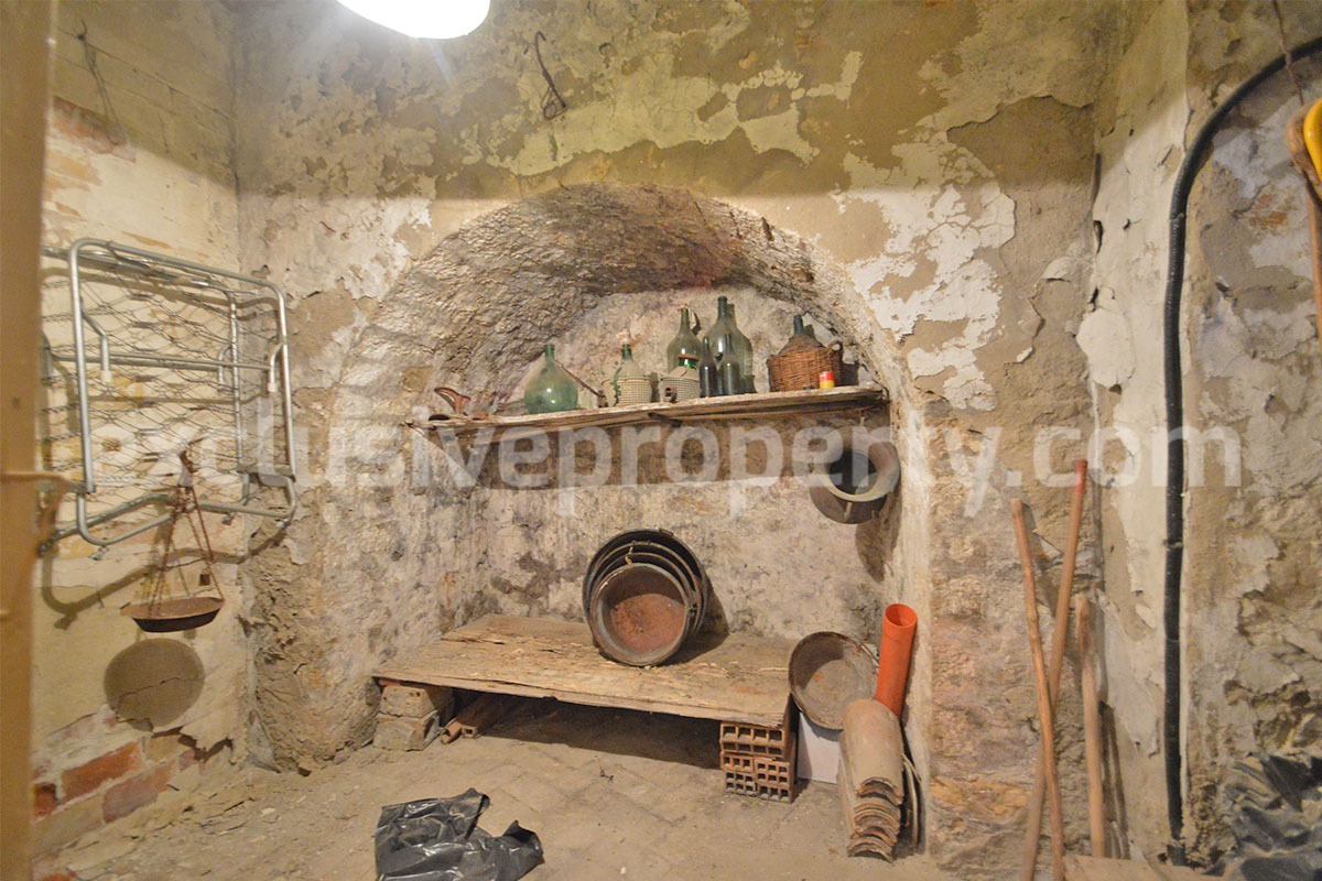 Italian Property with Private Garden For Sale in Abruzzo - Tufillo