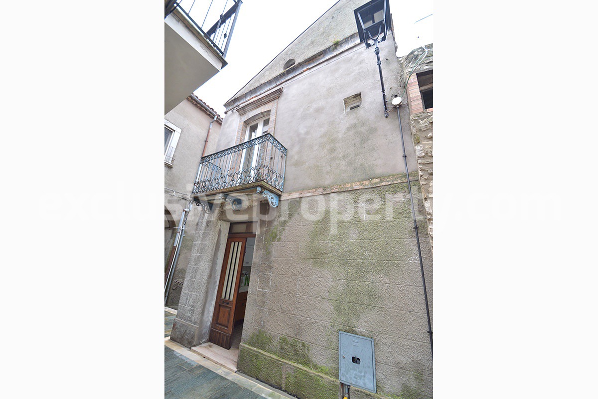 Renovated Town House with Vaulted Ceilings for Sale in the Historic Center of Tufillo - Abruzzo - Walking Distance to Amenities