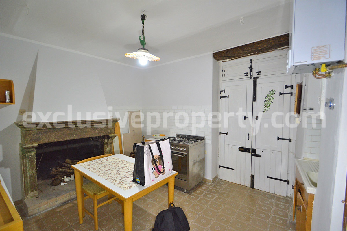 Renovated Town House with Vaulted Ceilings for Sale in the Historic Center of Tufillo - Abruzzo - Walking Distance to Amenities