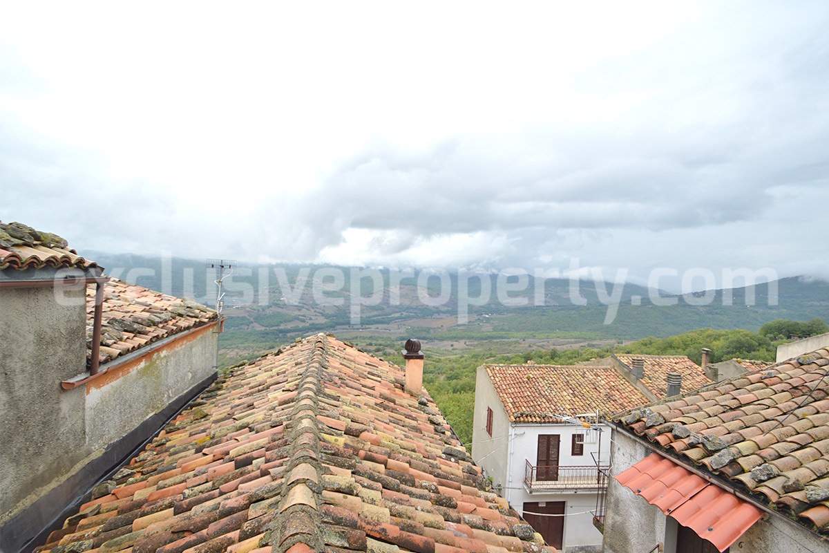 Renovated Town House with Vaulted Ceilings for Sale in the Historic Center of Tufillo - Abruzzo - Walking Distance to Amenities