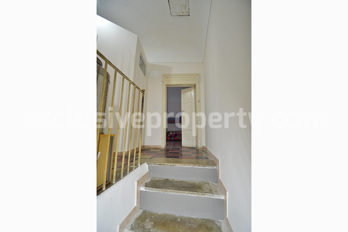 Renovated Town House with Vaulted Ceilings for Sale in the Historic Center of Tufillo - Abruzzo - Walking Distance to Amenities