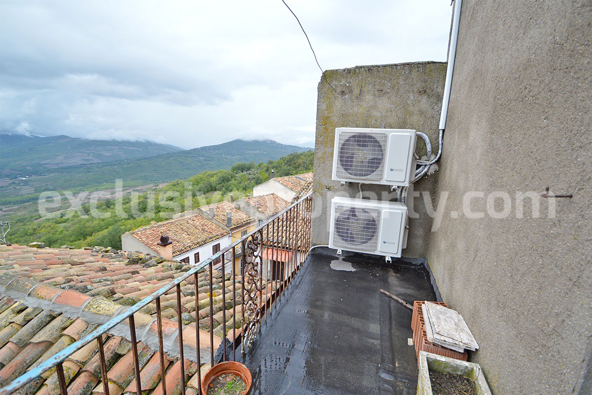 Renovated Town House with Vaulted Ceilings for Sale in the Historic Center of Tufillo - Abruzzo - Walking Distance to Amenities