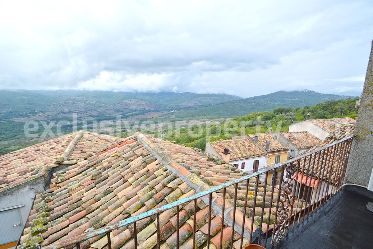 Renovated Town House with Vaulted Ceilings for Sale in the Historic Center of Tufillo - Abruzzo - Walking Distance to Amenities