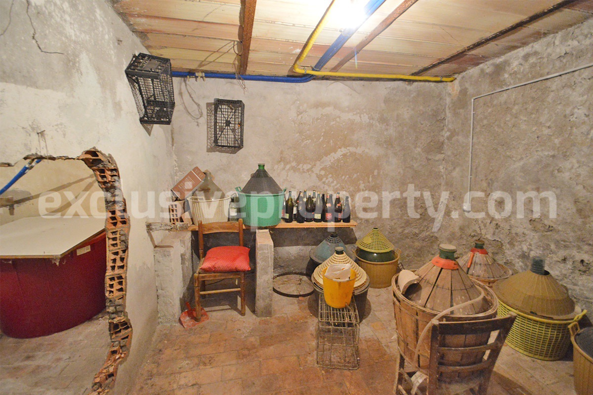 Renovated Town House with Vaulted Ceilings for Sale in the Historic Center of Tufillo - Abruzzo - Walking Distance to Amenities