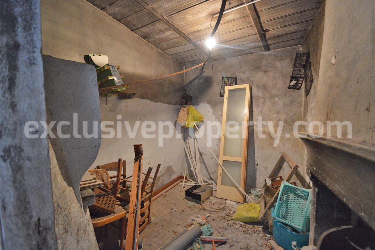 Renovated Town House with Vaulted Ceilings for Sale in the Historic Center of Tufillo - Abruzzo - Walking Distance to Amenities