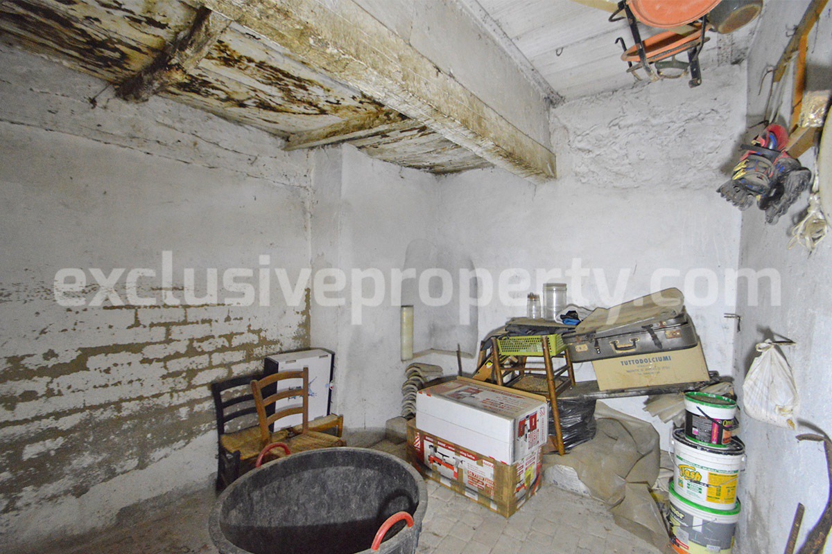 Renovated Town House with Vaulted Ceilings for Sale in the Historic Center of Tufillo - Abruzzo - Walking Distance to Amenities