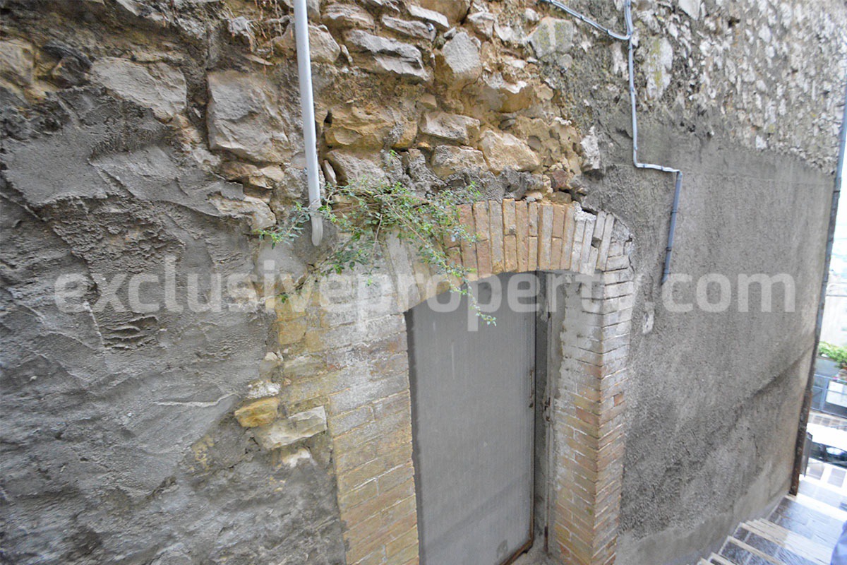 Ancient Traditional Stone House to renovate for sale in Tufillo - Abruzzo