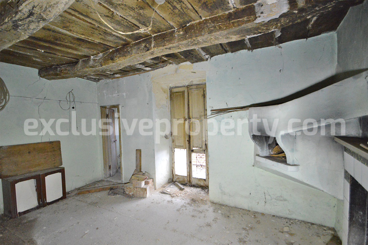 Ancient Traditional Stone House to renovate for sale in Tufillo - Abruzzo