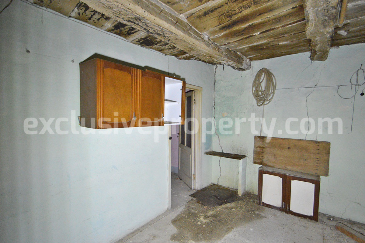 Ancient Traditional Stone House to renovate for sale in Tufillo - Abruzzo