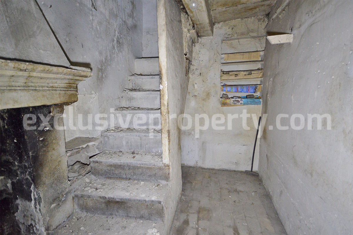 Ancient Traditional Stone House to renovate for sale in Tufillo - Abruzzo