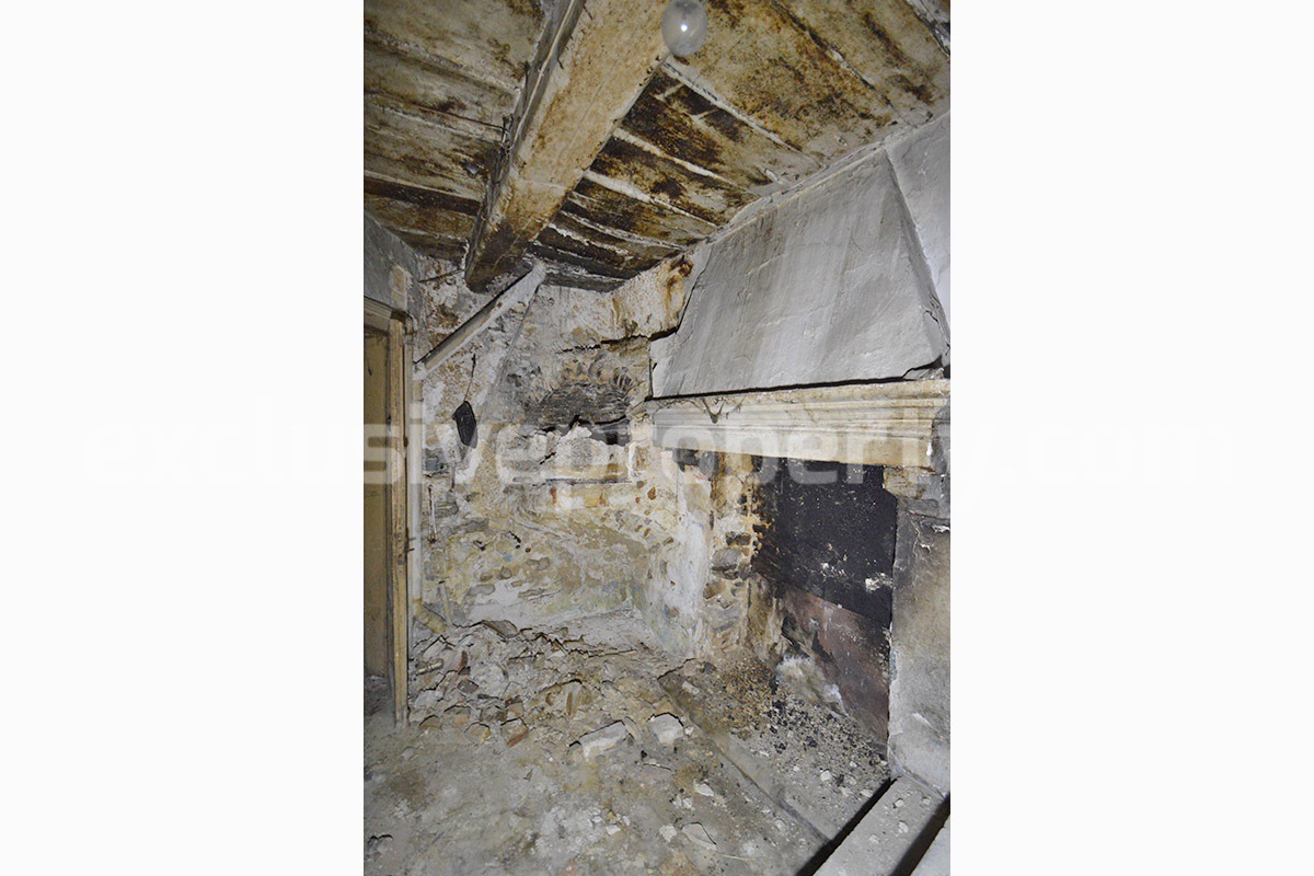 Ancient Traditional Stone House to renovate for sale in Tufillo - Abruzzo