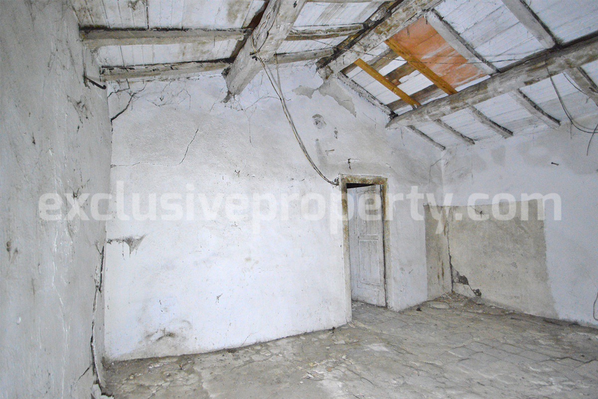 Ancient Traditional Stone House to renovate for sale in Tufillo - Abruzzo