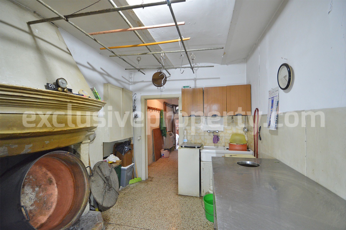 Two units - One Property - Big Project to renovate with Garden for sale in Abruzzo - Tufillo