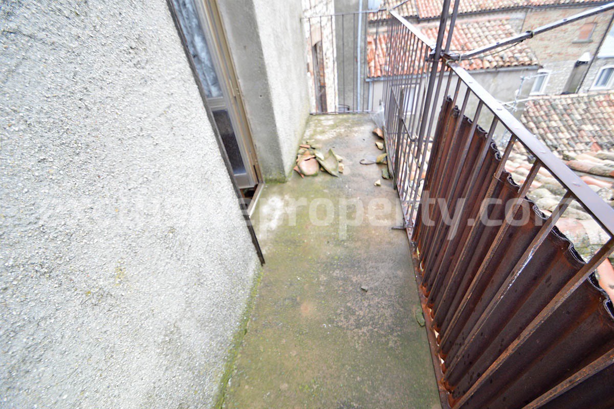 Two units - One Property - Big Project to renovate with Garden for sale in Abruzzo - Tufillo