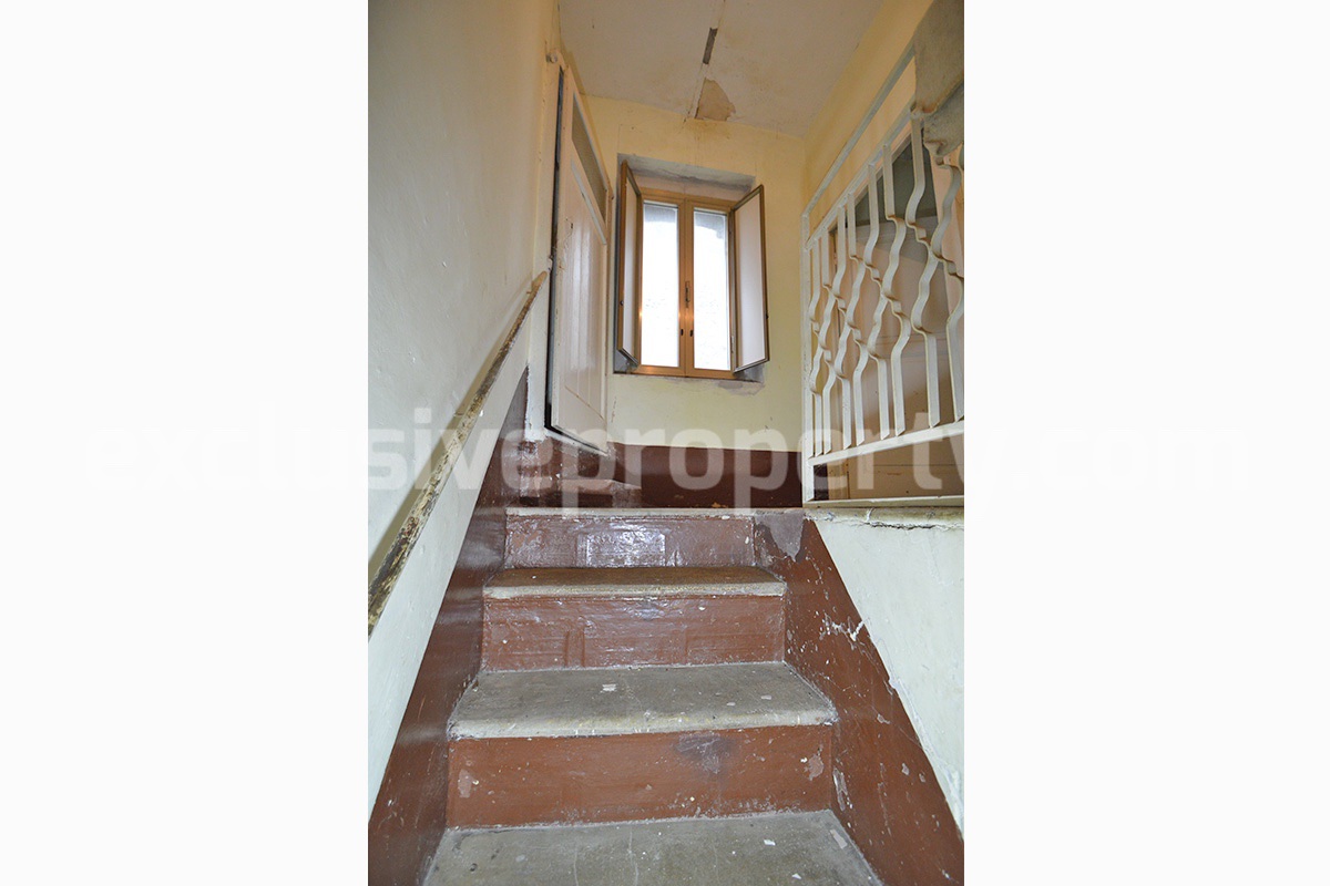 Two units - One Property - Big Project to renovate with Garden for sale in Abruzzo - Tufillo