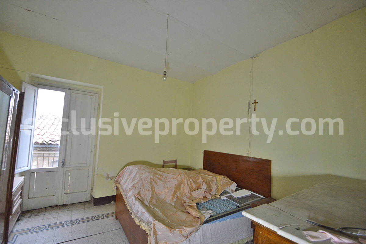 Two units - One Property - Big Project to renovate with Garden for sale in Abruzzo - Tufillo