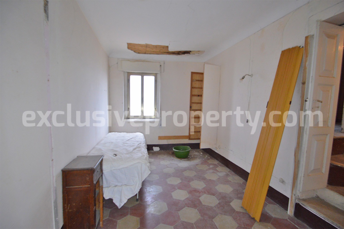 Two units - One Property - Big Project to renovate with Garden for sale in Abruzzo - Tufillo