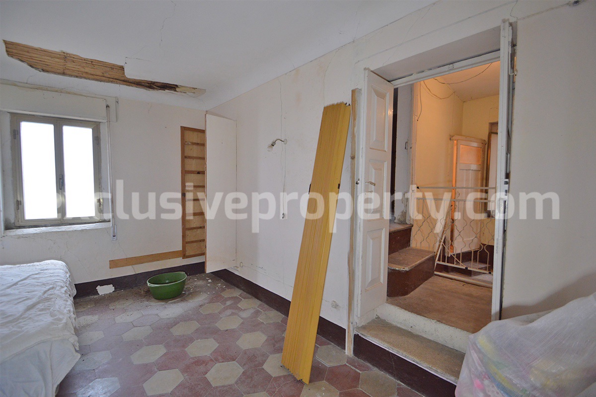 Two units - One Property - Big Project to renovate with Garden for sale in Abruzzo - Tufillo