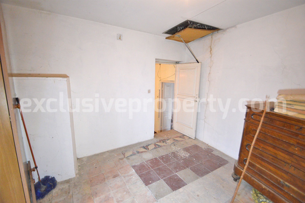 Two units - One Property - Big Project to renovate with Garden for sale in Abruzzo - Tufillo