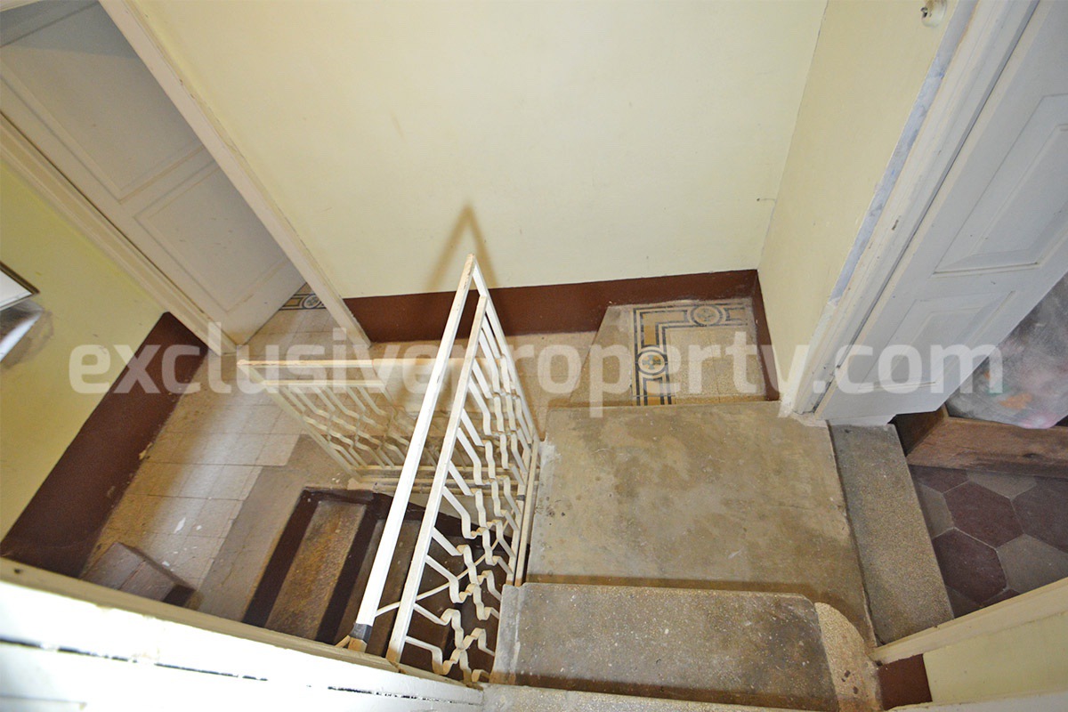 Two units - One Property - Big Project to renovate with Garden for sale in Abruzzo - Tufillo