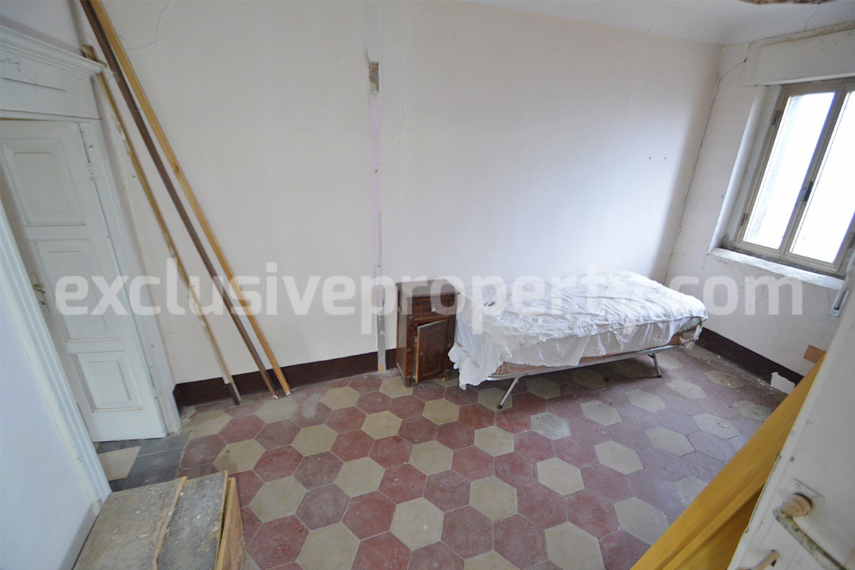 Two units - One Property - Big Project to renovate with Garden for sale in Abruzzo - Tufillo