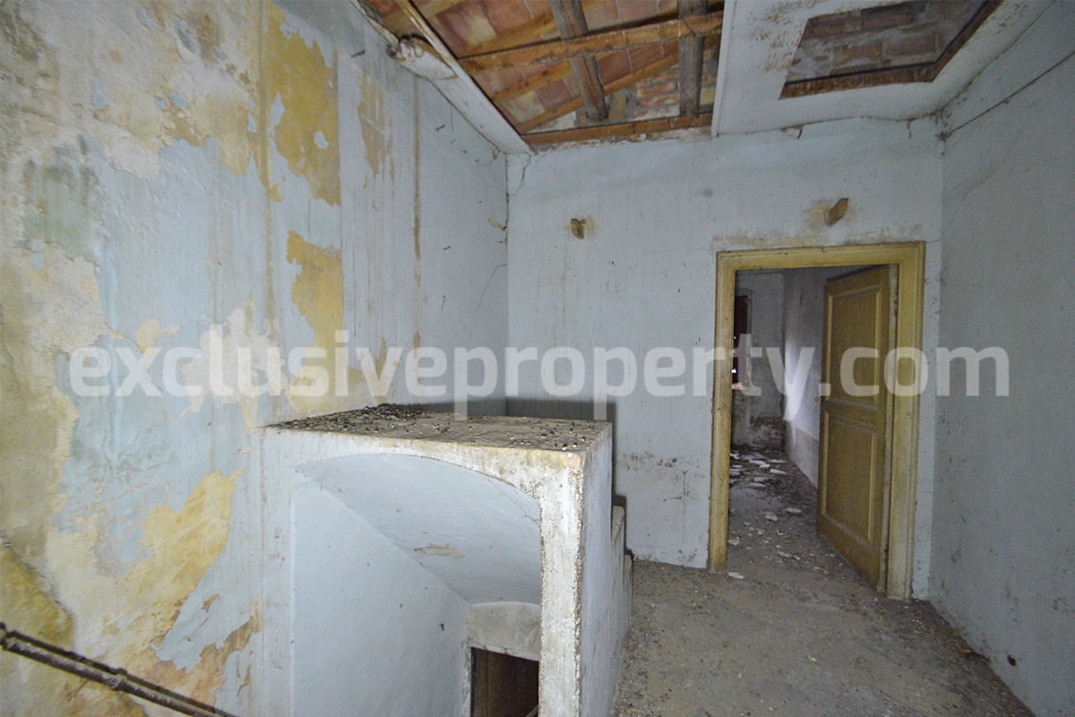 Two units - One Property - Big Project to renovate with Garden for sale in Abruzzo - Tufillo