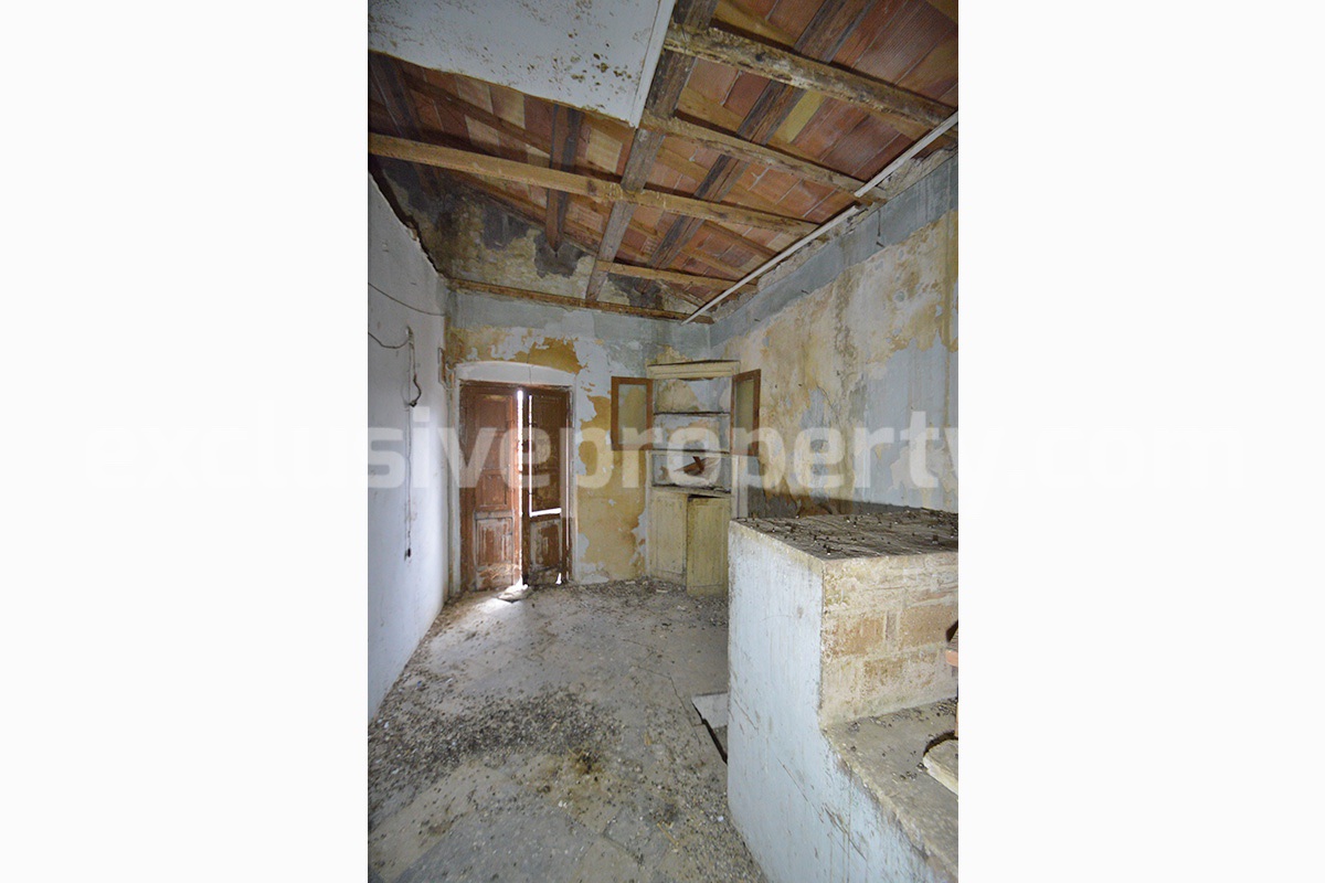 Two units - One Property - Big Project to renovate with Garden for sale in Abruzzo - Tufillo