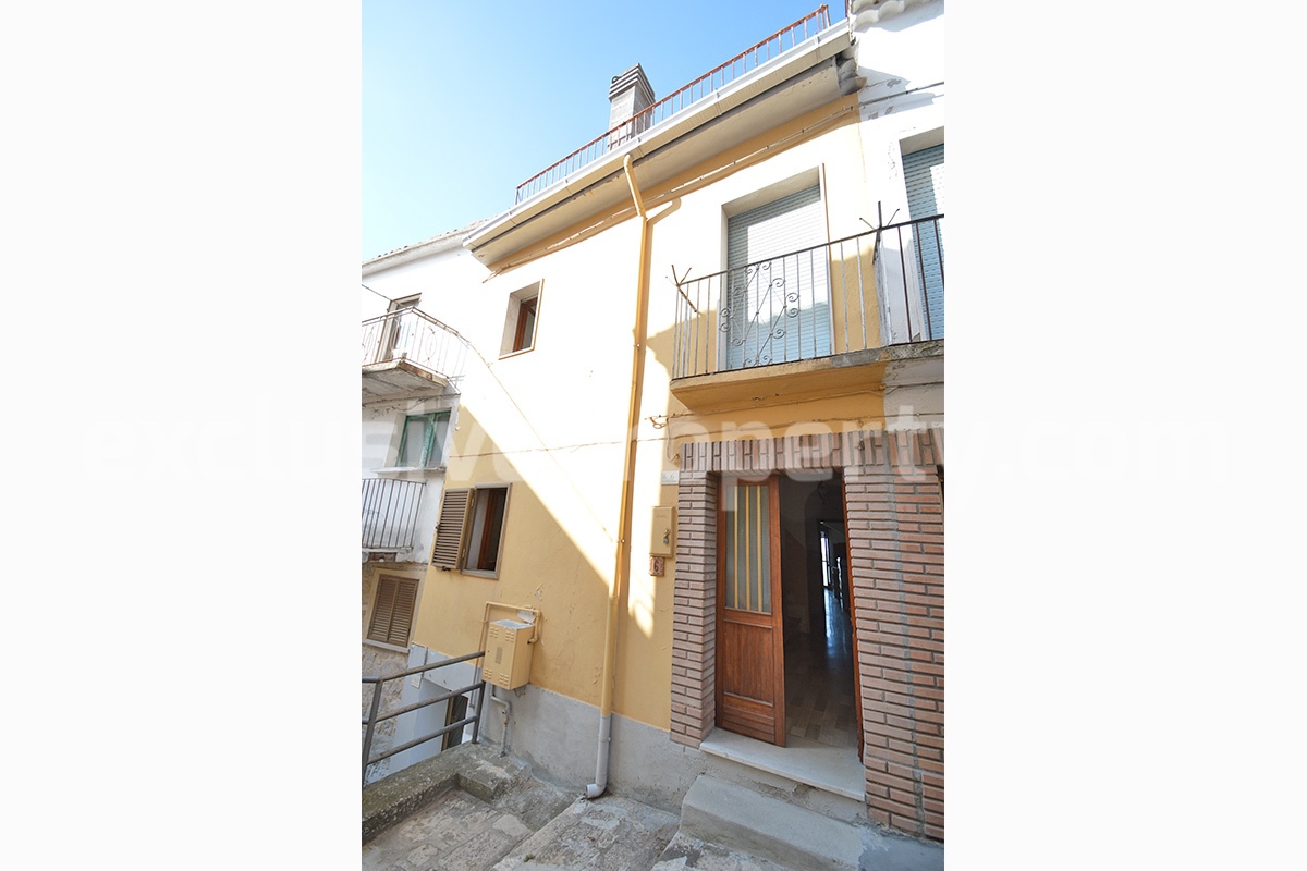 Large Town House with Panoramic Terraces - Garden - Cellar for Sale in Roccavivara - Molise