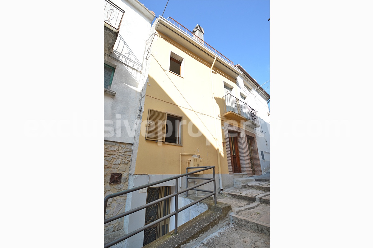 Large Town House with Panoramic Terraces - Garden - Cellar for Sale in Roccavivara - Molise