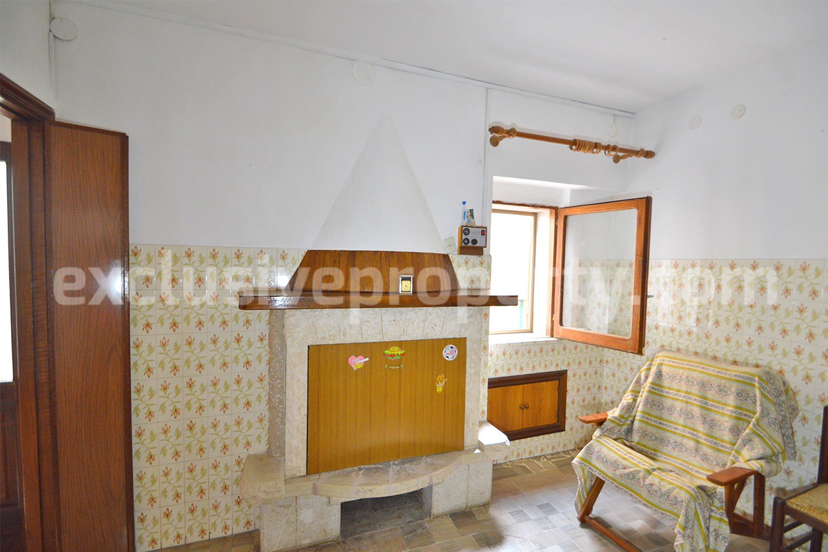 Large Town House with Panoramic Terraces - Garden - Cellar for Sale in Roccavivara - Molise