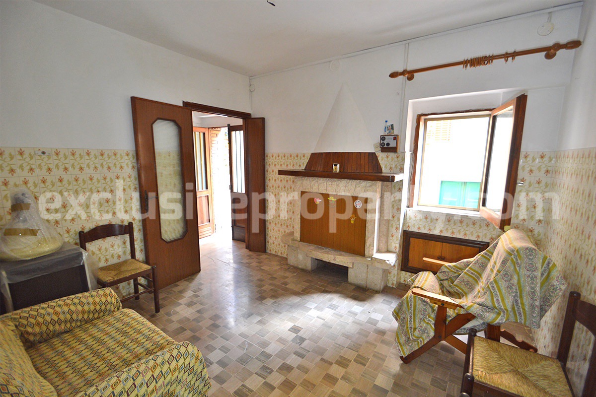 Large Town House with Panoramic Terraces - Garden - Cellar for Sale in Roccavivara - Molise