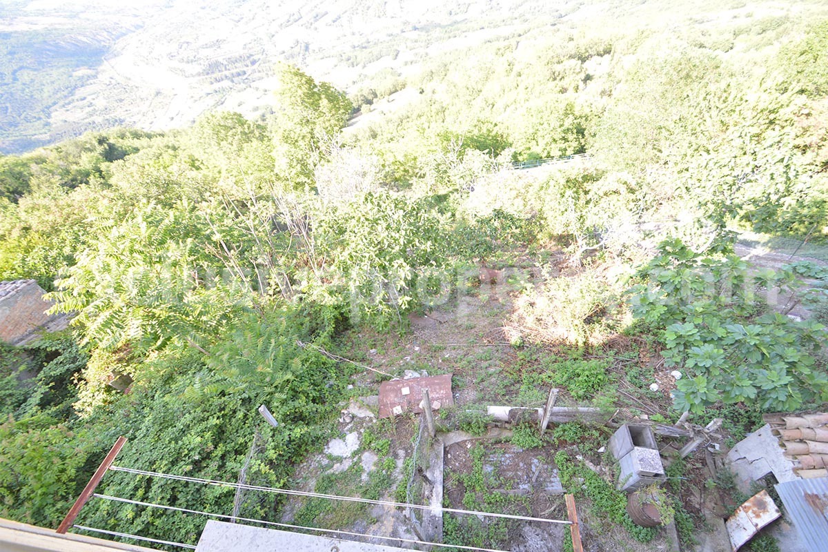 Large Town House with Panoramic Terraces - Garden - Cellar for Sale in Roccavivara - Molise