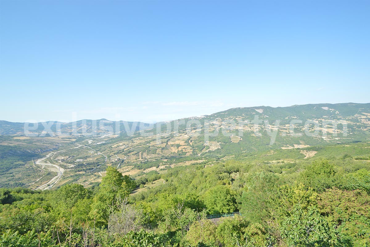 Large Town House with Panoramic Terraces - Garden - Cellar for Sale in Roccavivara - Molise