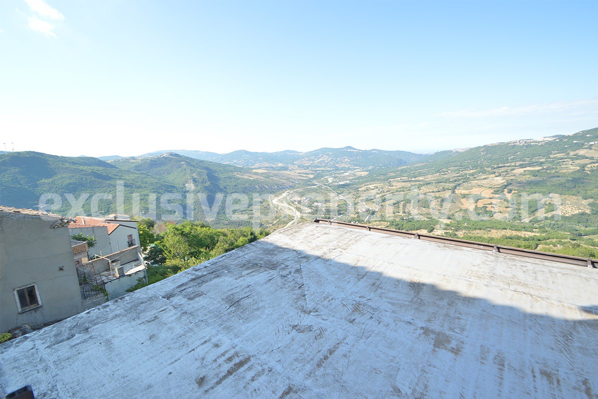 Large Town House with Panoramic Terraces - Garden - Cellar for Sale in Roccavivara - Molise