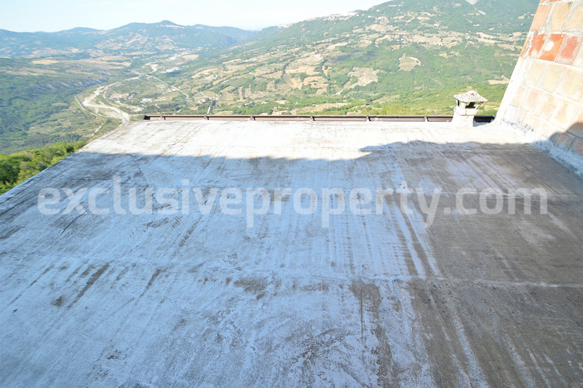 Large Town House with Panoramic Terraces - Garden - Cellar for Sale in Roccavivara - Molise