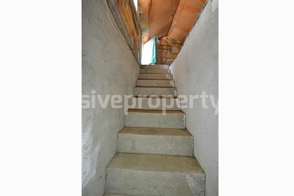 Large Town House with Panoramic Terraces - Garden - Cellar for Sale in Roccavivara - Molise