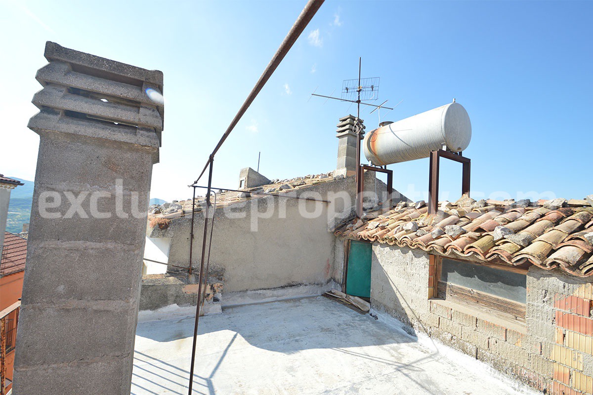 Large Town House with Panoramic Terraces - Garden - Cellar for Sale in Roccavivara - Molise