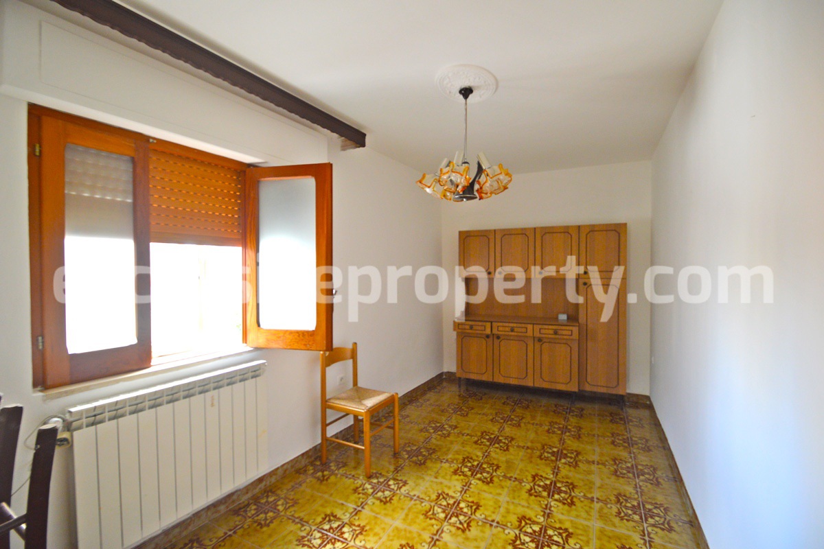 Habitable house in excellent condition with garage for sale in Molise 2