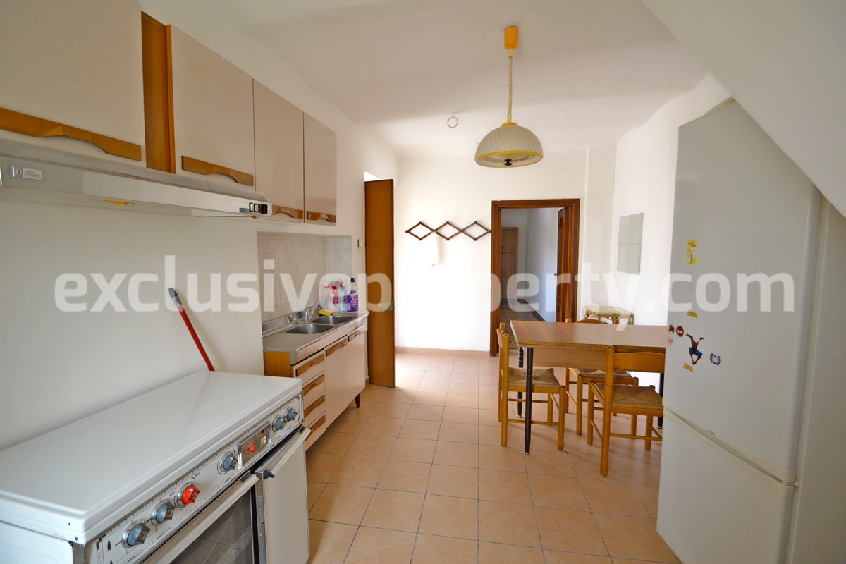 Habitable house in excellent condition with garage for sale in Molise 5
