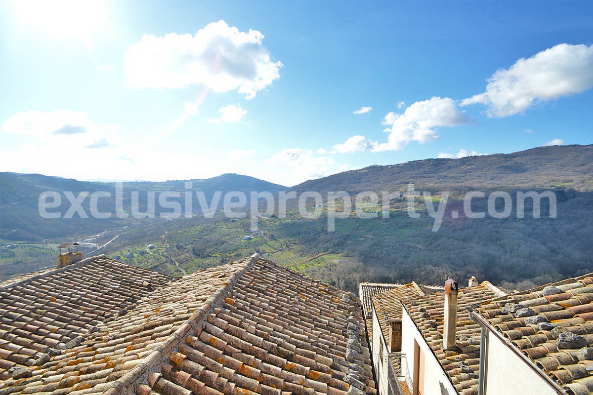 Bright and spacious town house with panoramic view for sale in San Buono - Abruzzo