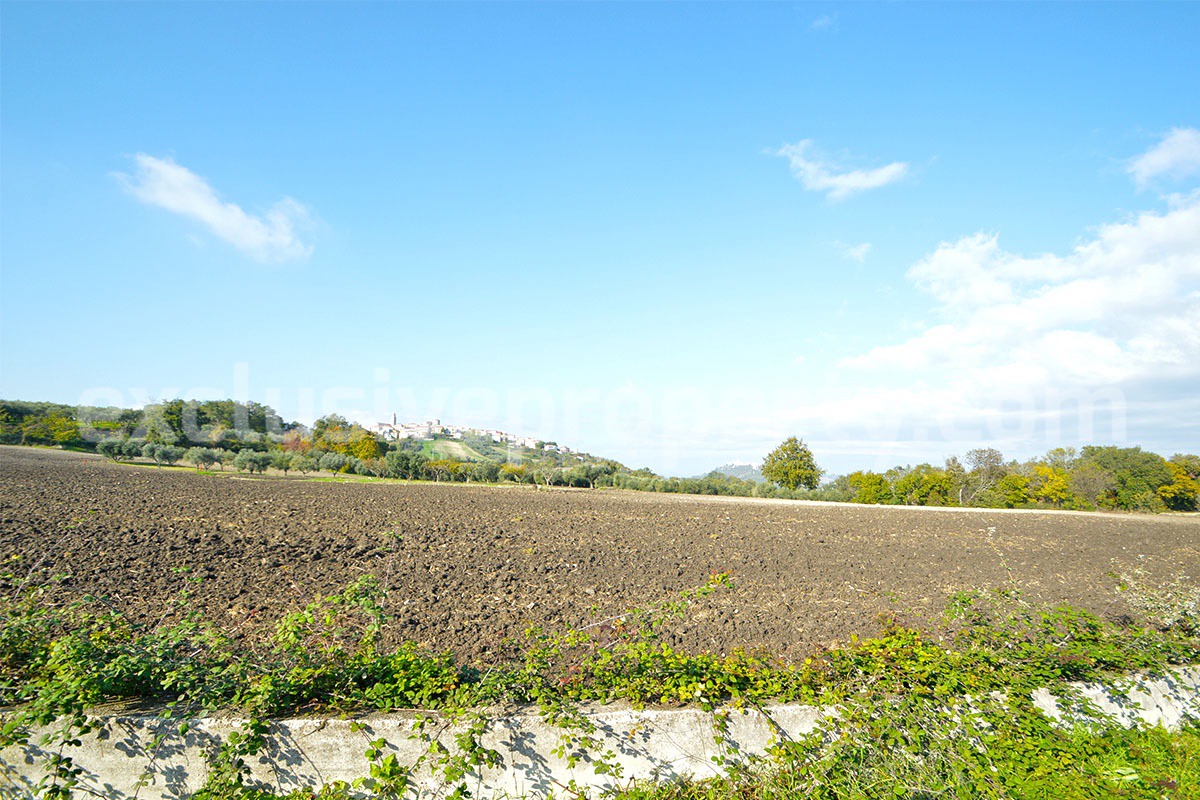 Country House to Renovate with Panoramic Sea Views - Close to Palata and Amenities - with 1 Hectare of Flat Land