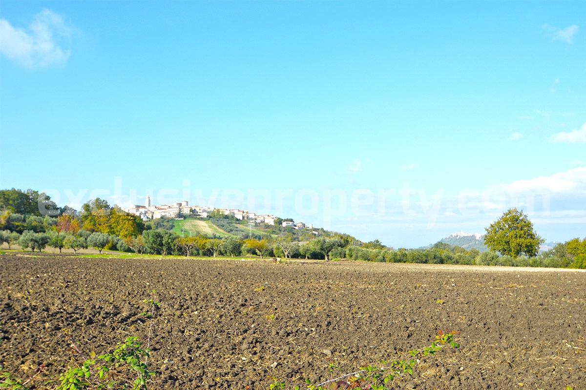 Country House to Renovate with Panoramic Sea Views - Close to Palata and Amenities - with 1 Hectare of Flat Land