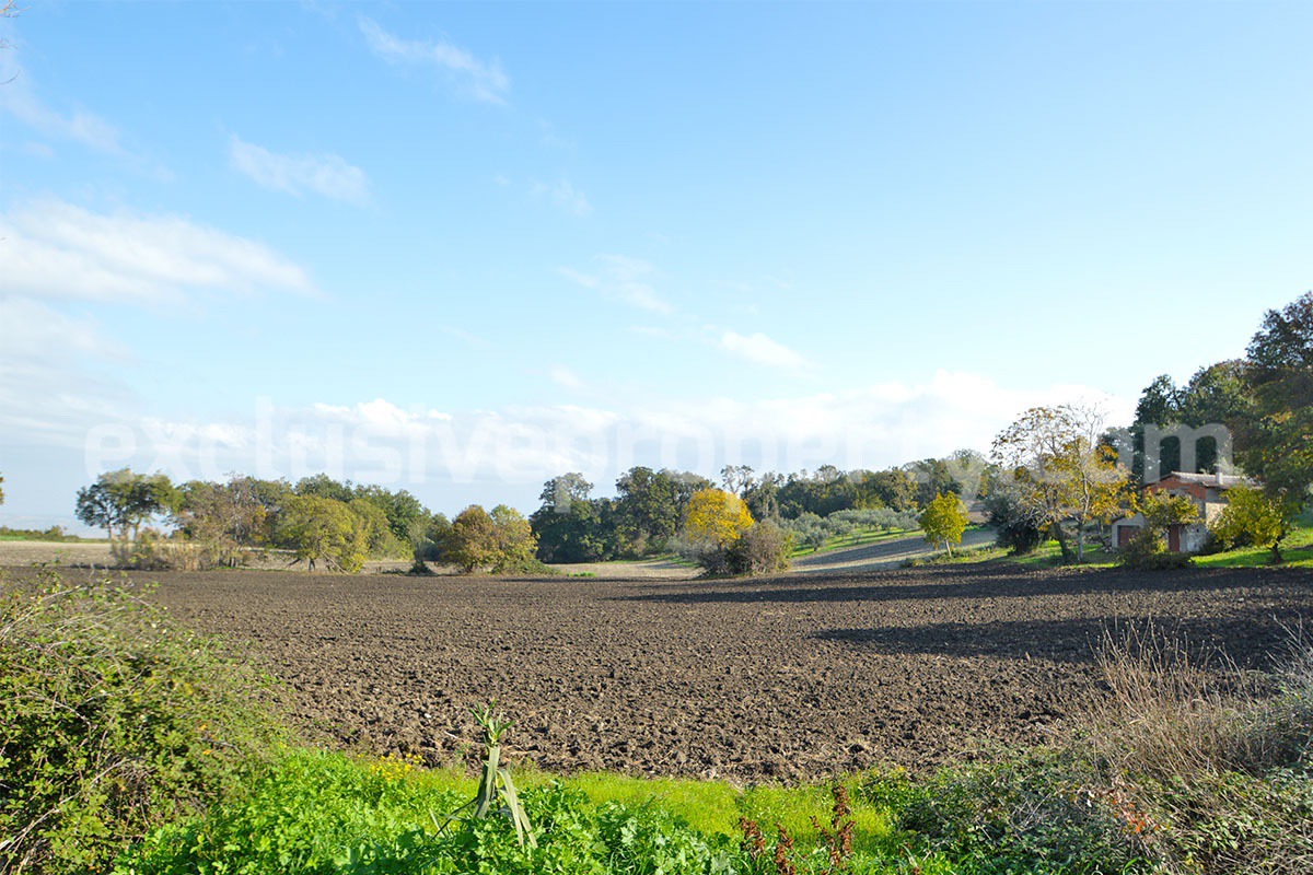 Country House to Renovate with Panoramic Sea Views - Close to Palata and Amenities - with 1 Hectare of Flat Land