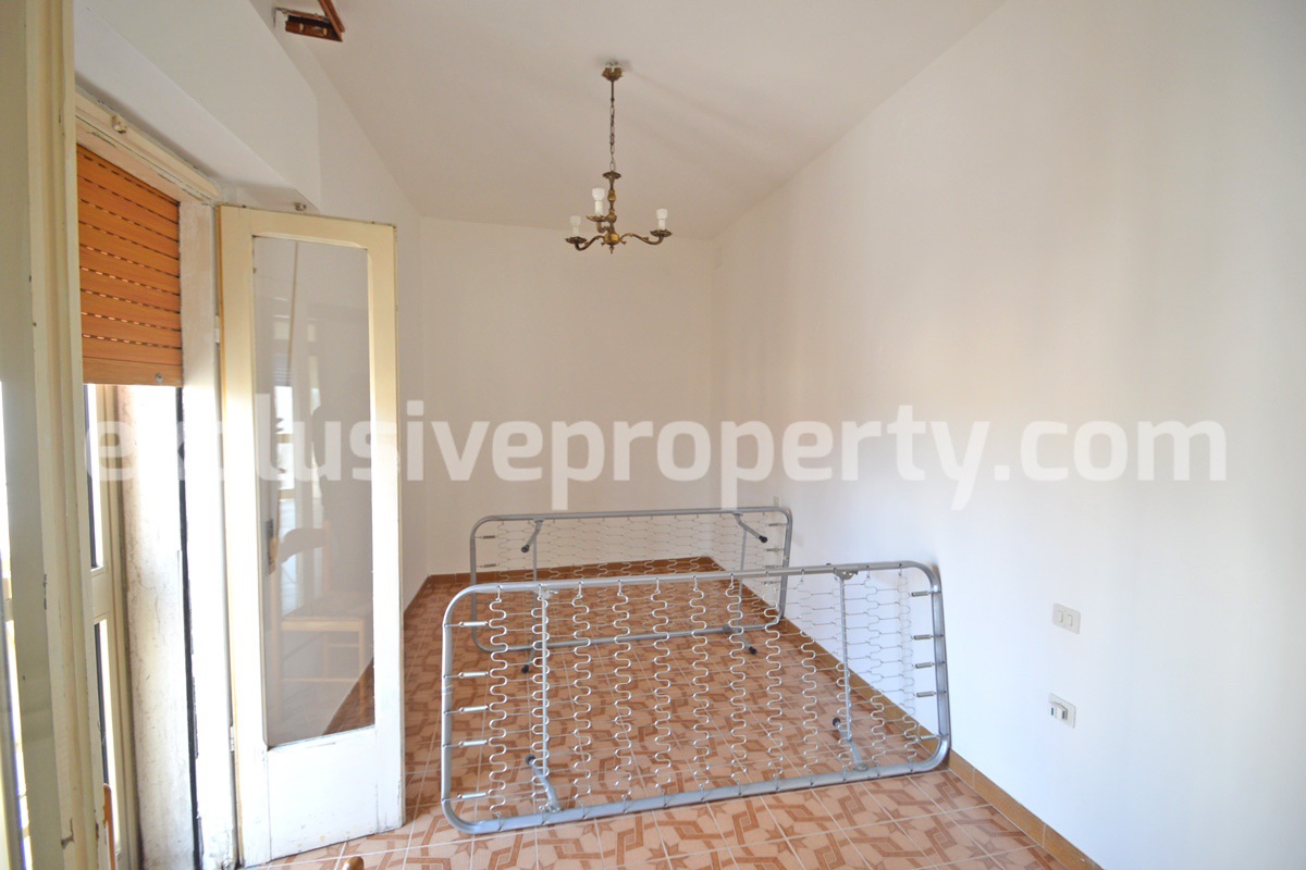 Habitable house in excellent condition with garage for sale in Molise 9